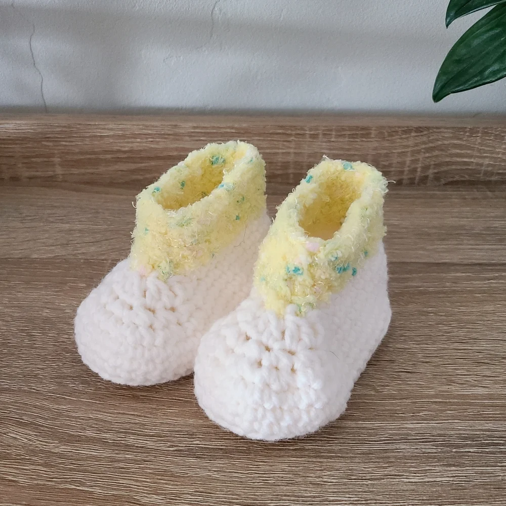 Neutral baby booties, Handmade baby shoes, Baby boots, crochet crib shoes
